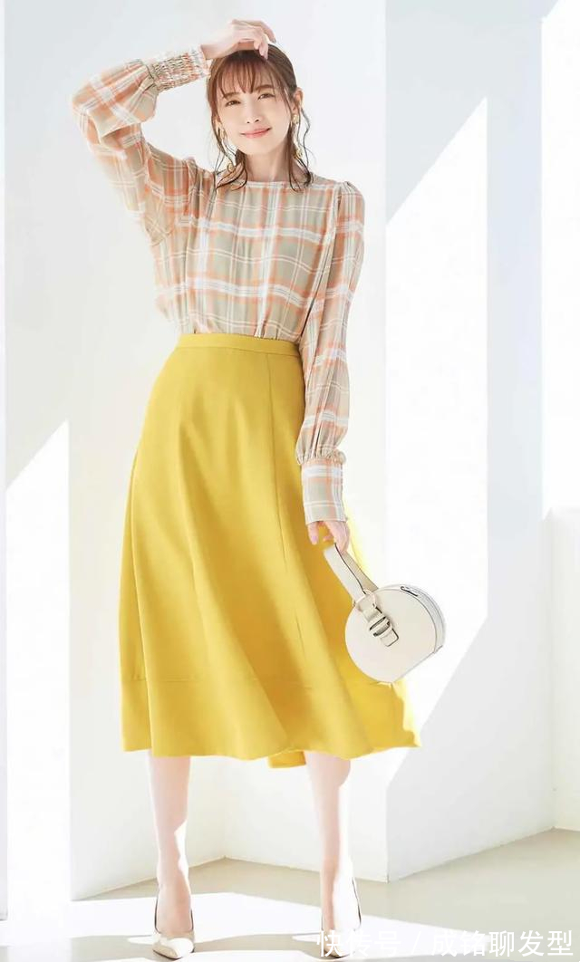 连衣裙|宫田聪子不愧为日本人气模特,从配色到款型搭配,满满都是高级感
