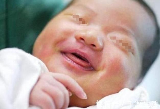 妈妈|宝宝出生后笑得灿烂,护士反手扇一巴掌,妈妈得知原因急忙道谢