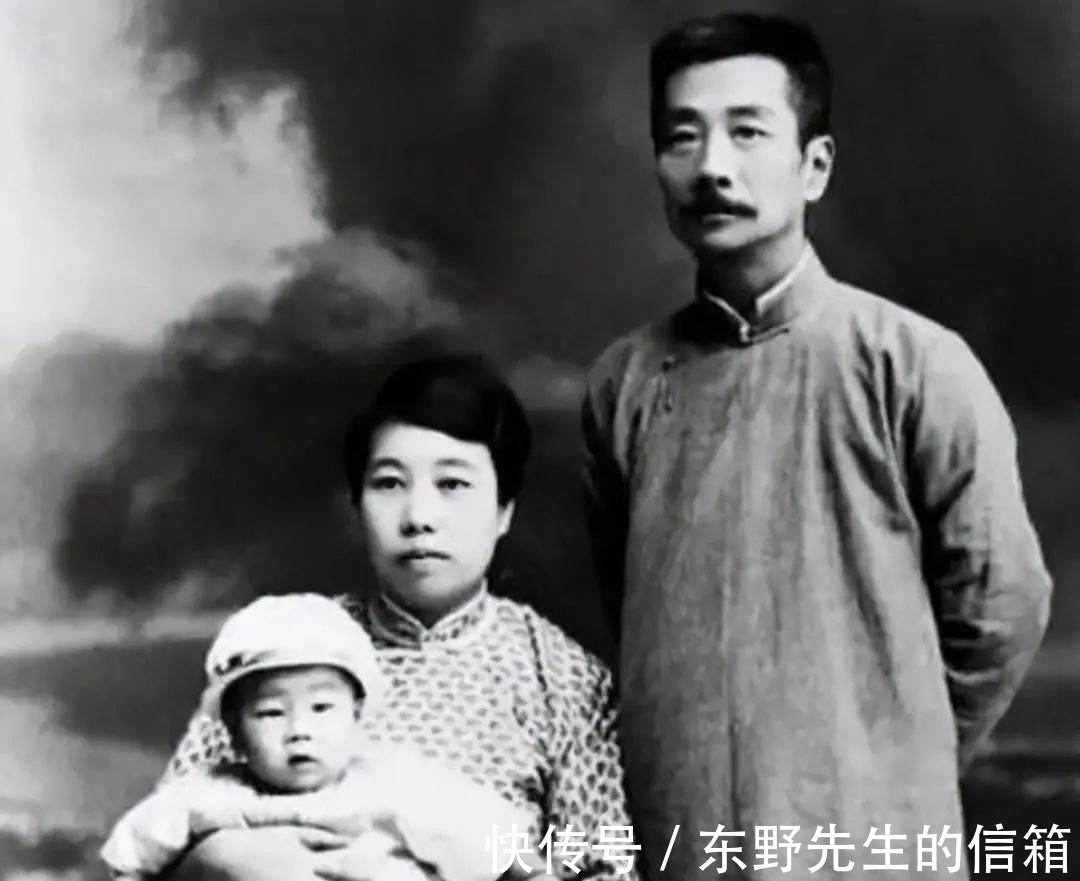 厦门大学$鲁迅题写的“厦门大学”牌匾,为什么四字就错了俩?“学”无宝盖