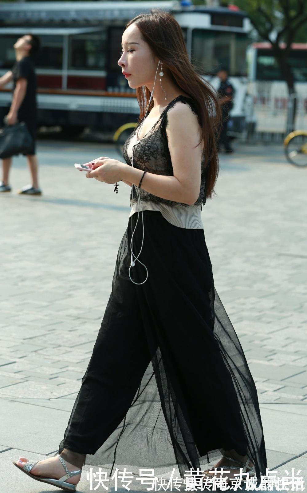 气质 气质小姐姐薄纱连衣裙女人味儿十足,体态丰韵,婴儿肥的感觉刚刚好