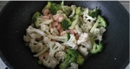  菜花西蓝花怎么炒才正确？有人第一步就做错，怪不得炒出来不好吃