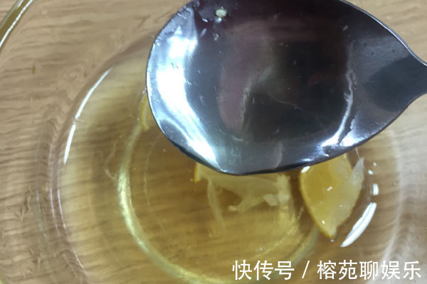 身体健康|女性过了45岁，要多吃三种碱性食物，帮你补足雌激素，六十不显老