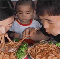 |搞笑GIF图:美女扔捧花的技术不错啊,后面没一个人接到