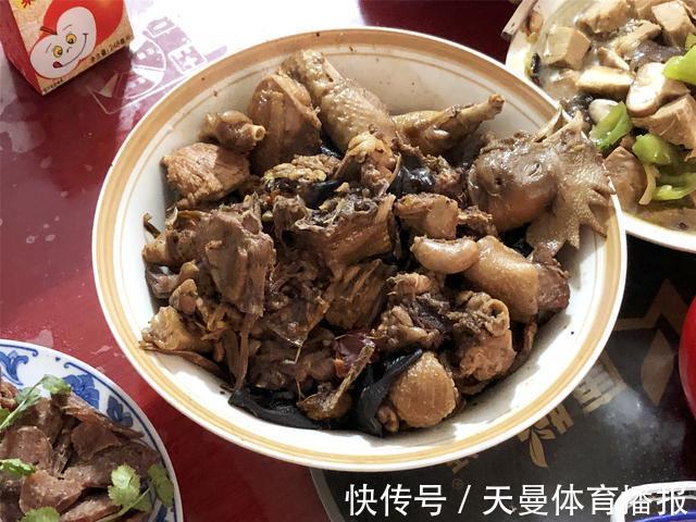 财神|大年初二回娘家拜年，十道菜多年未变，夫人说贵客来了才能吃上