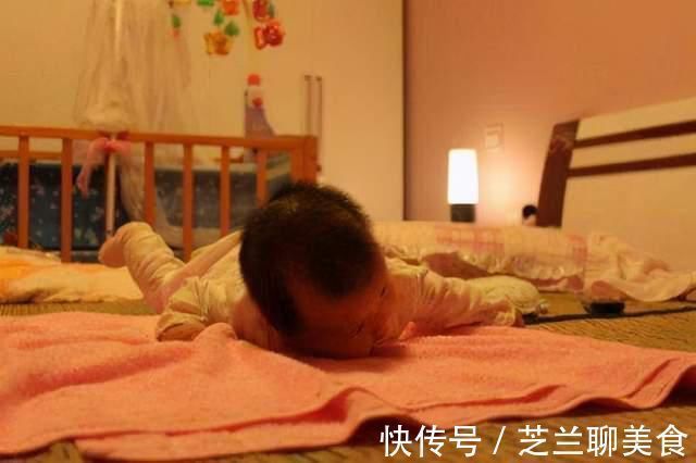 边边角角|“2个月抬头,6个月坐”,1岁以内宝宝发育表,你家娃达标了没