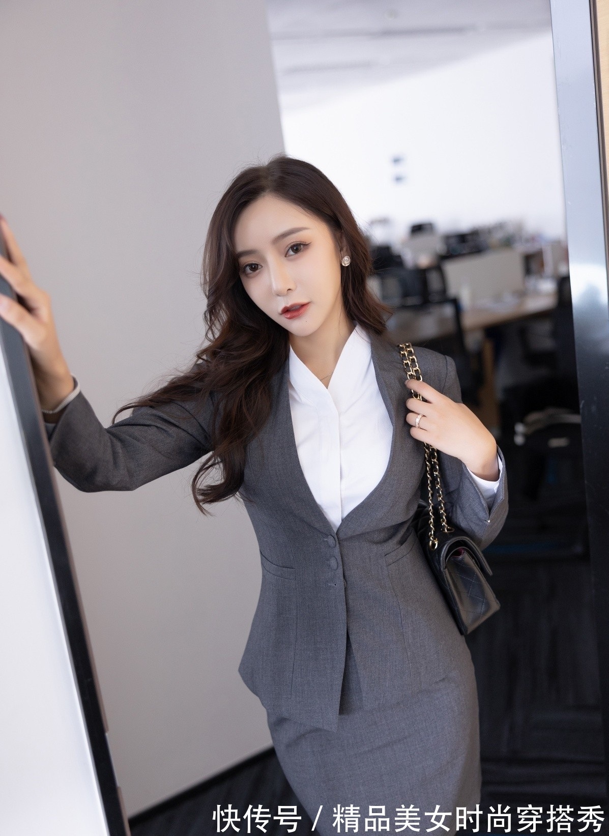 西装套装裙 职场穿搭:西装套装裙既能展现干练的职场气质,又不失女性的优雅