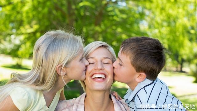 吉祥物|哥哥做作业时将妹妹当成吉祥物，妹妹一脸懵我是谁我在哪