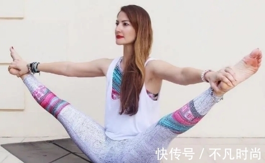 详解|背部曲线宽大厚重,试试瑜伽来减脂,消除多余赘肉,练出撩人美背