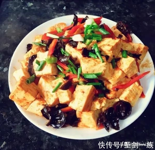 香味|家常菜怎么烧更好吃呢?厨师长教你小技巧,做出来香味扑鼻又下饭