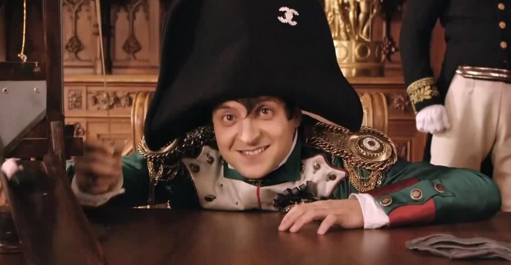 欧洲|面对14万大军,拿破仑怒吼:向我开枪,向你们的皇帝开枪,敌军集体下跪