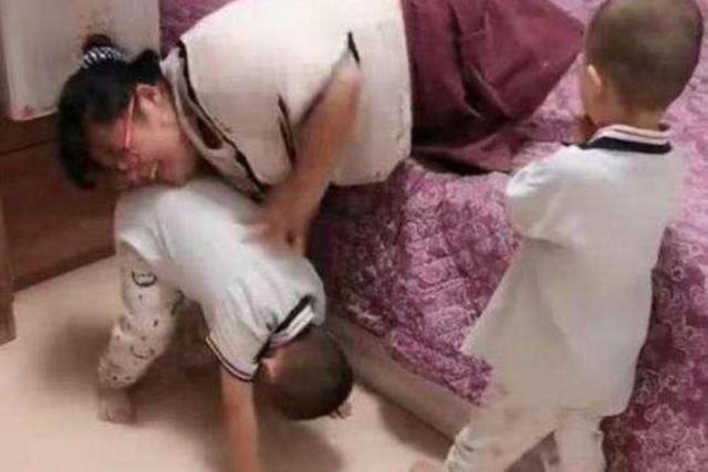 妈妈|当年不听劝阻,执意做试管婴儿的“无腿妈妈”,生活现状让人动容