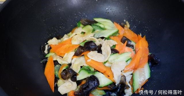 冬天,宁可少吃猪肉,也别错过这菜,营养互补,好吃还不长胖