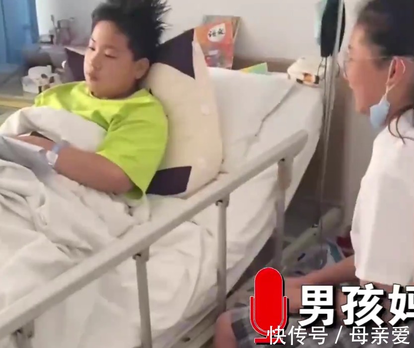 同学|儿子受伤住院,6名女同学主动来探望,妈妈在一旁捂嘴偷笑