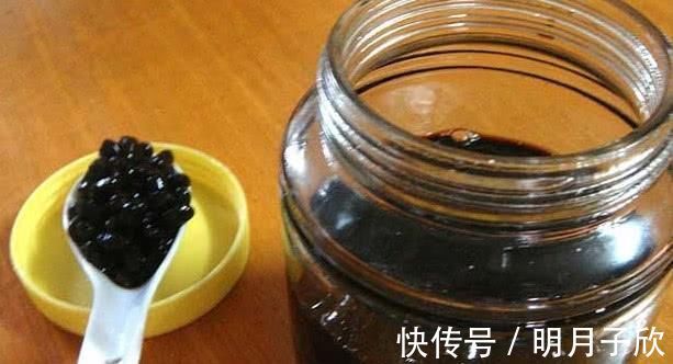 白发|黑豆加“它”泡水，坚持每天喝，乌发养颜，白发悄悄变黑发！