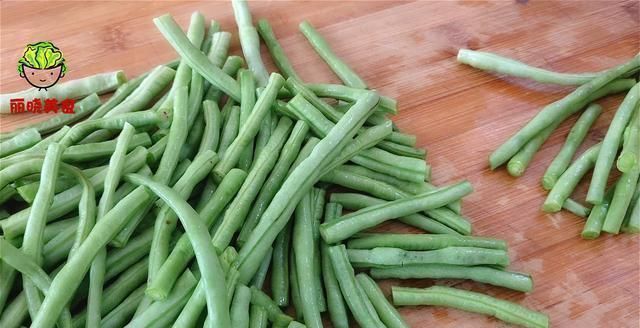 豆角有人焯水,有人直接炒,难怪不好吃,看饭店大厨师是怎么做的