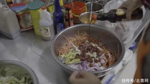 茹斌|在古城，被霸道老板强迫吃早餐，是什么体验？