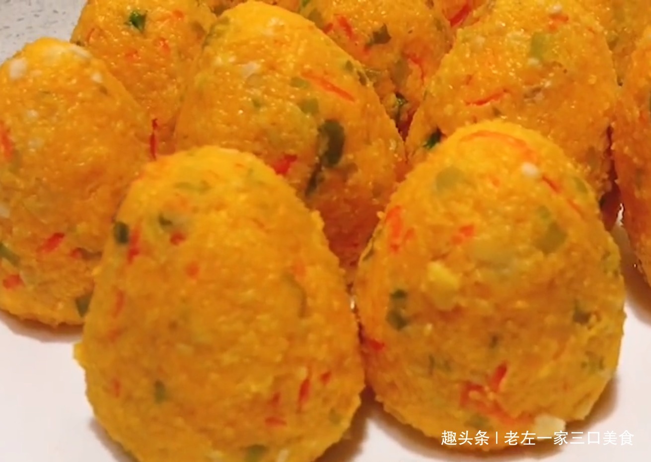 老左教你玉米面窝窝头的正确做法,一次5个都不够吃,太香了