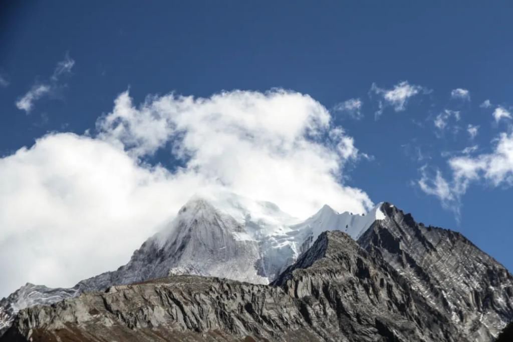 那片理想乐土|中国又一“人间天堂”爆火！左手峡谷，右手雪山！