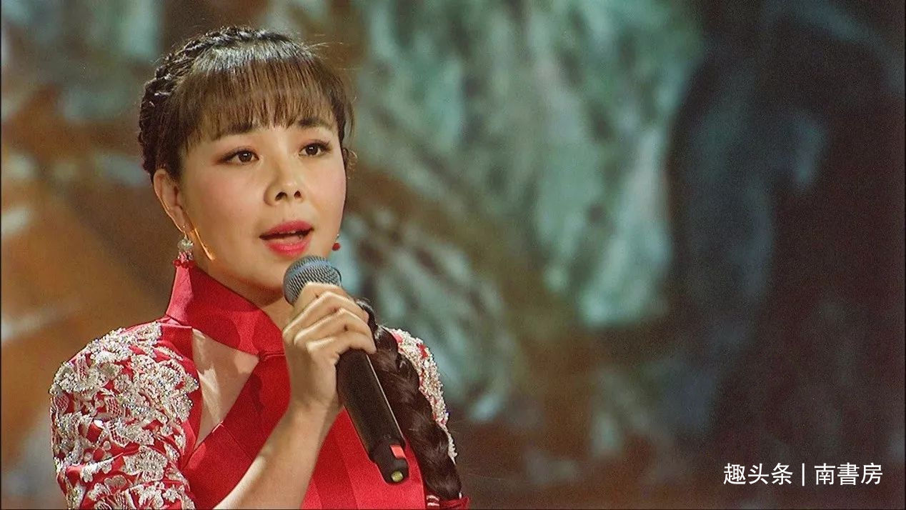 二妮|“草根明星”王二妮,曾在星光大道一曲成名,如今买不起房回农村