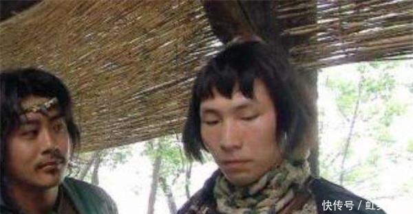 他俩|洪太尉开局放走百八妖魔,对应梁山他俩,一个先牺牲,一个最后亡