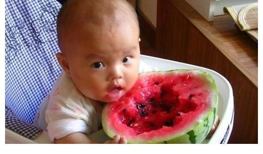 睡眠质量|儿科医生劝告:娃再馋,这3种零食也少给娃吃,易伤脾不长个