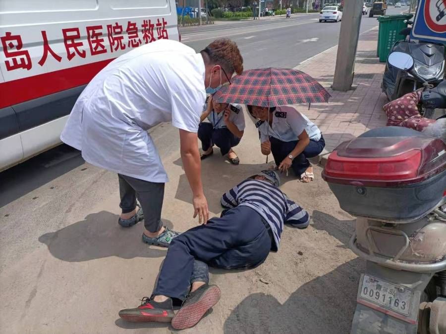 调度员|青岛好人丨老人倒地头部流血，众人协力救援送医