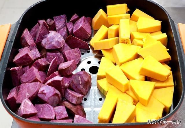 家人|南瓜和紫薯别再蒸了,学会这个南瓜紫薯饼,软糯香甜,家人都爱吃