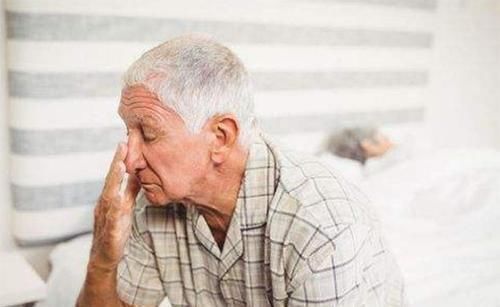 肝火过旺|凌晨3、4点突然醒来医生失眠多半有3原因,2招让你一觉到天亮