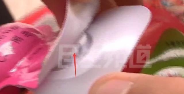 27块买了2个奶酪棒,孩子撕开一看家长气愤,超市你联系厂家吧