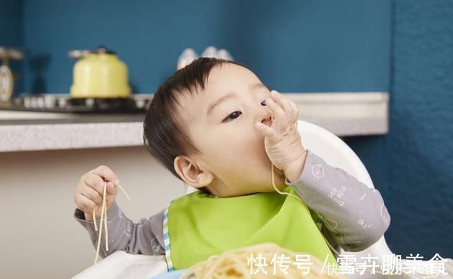 生长发育|宝宝长到多大能吃盐?很多家长不懂,盐吃太早对宝宝不好,别弄错