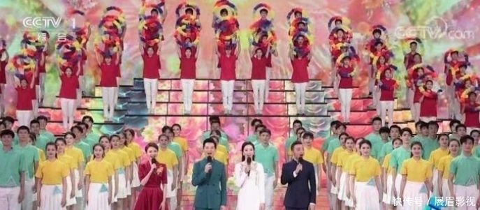 龙洋主持央视五四晚会表现完美,舞台形象、亲和力、台风都很好