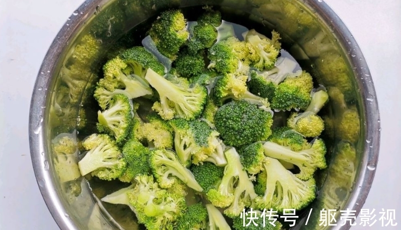 玉米|26岁女子常年便秘，肠道坏死，医生：这3种食物是“清粪高手”，不妨常吃