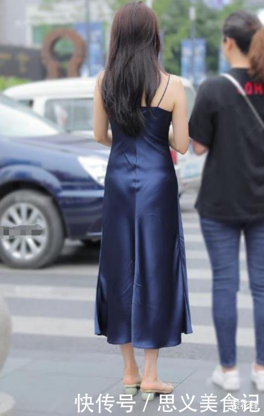 裙子|外面风这么大,妹子穿着这么丝滑的裙子外出很危险吧