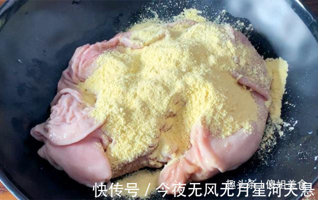 洗猪肚加盐洗就错了！加这2样，10分钟洗净，猪肚不腥不臊特干净