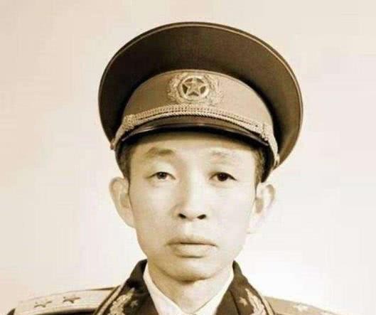 妹妹|哥哥成开国中将官至大军区司令，妹妹求他办事，结果让人意外