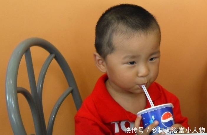 这3种饮品,就算孩子死缠烂打,家长也不要轻易给孩子,危害太大