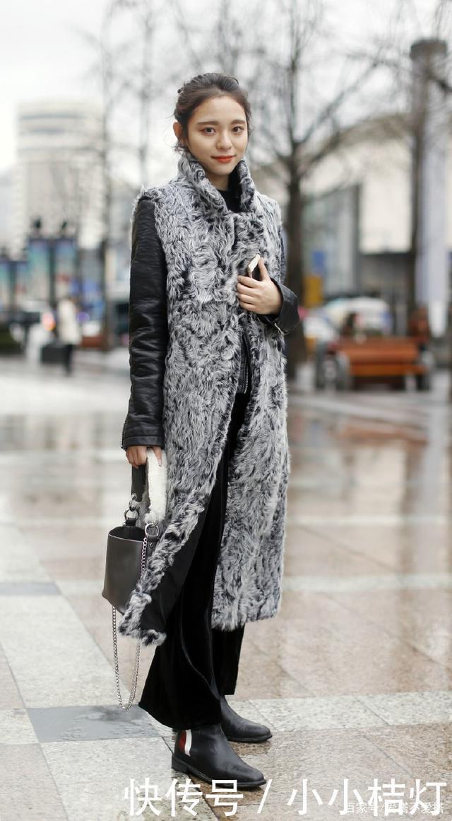 还穿什么牛仔裤这条“绒绒裤”才是深秋扛把子,高级时髦又显贵