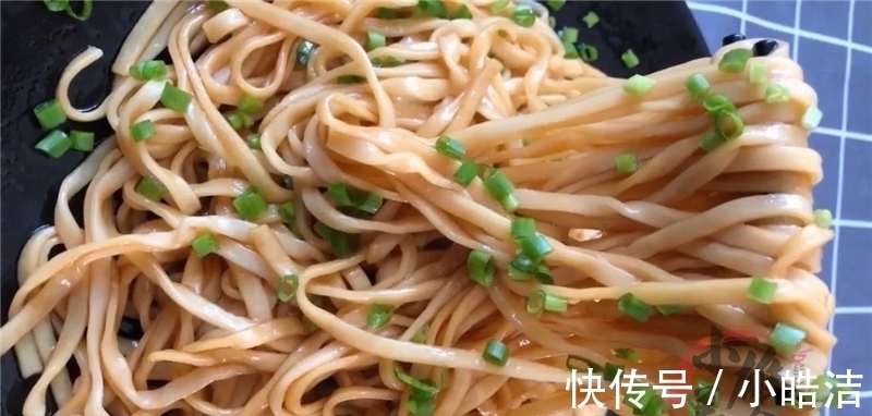 炸葱油|面条这么做,吃一次就会上瘾,浓香四溢,省时又省力,全家吃不腻