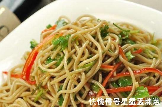 凉拌面|煮面条时，一煮“软趴趴”？注意这3步，面条劲道爽滑不软烂