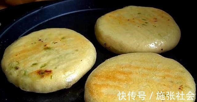 早餐我家常吃这道饼，不揉不擀，简单易做，营养好吃易消化