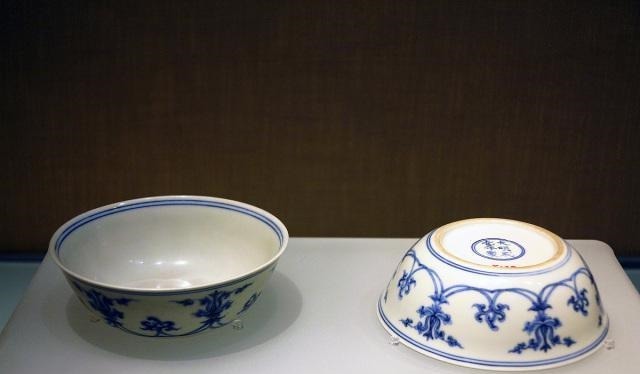 价值连城|7岁女童墓葬中出土的一对价值连城的成化斗彩葡萄纹杯!