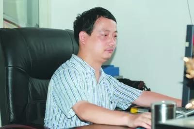 乐嘉首次公开露面，直播间潸然泪下，对《超级演说家》余怒未消