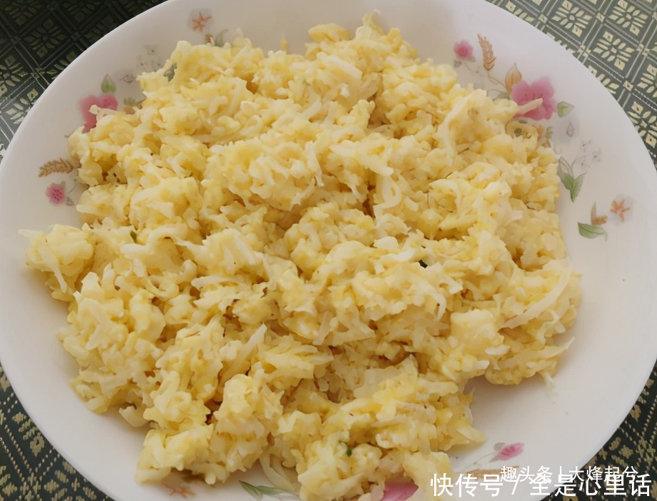 白萝卜别总做咸菜了,教你1个新吃法,上锅蒸一蒸,清香爽口绵软