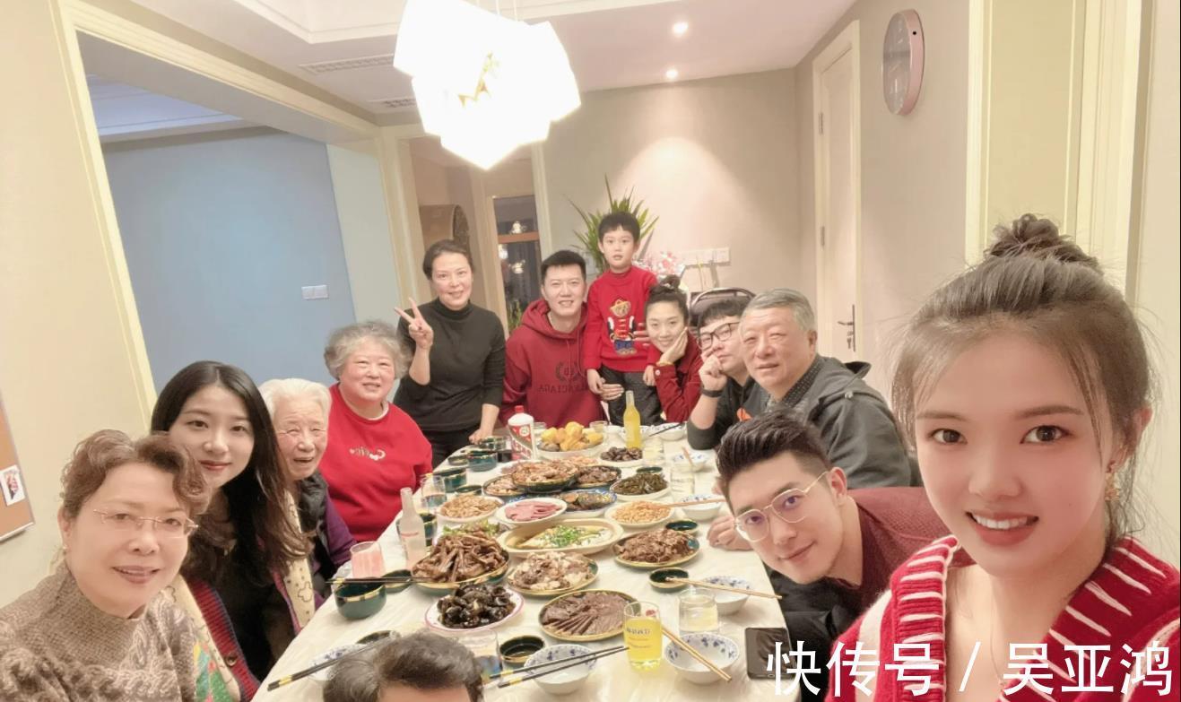 世界第一|一共13人！中国女排第一美女张常宁晒出全家宴，老公吴冠希很帅！