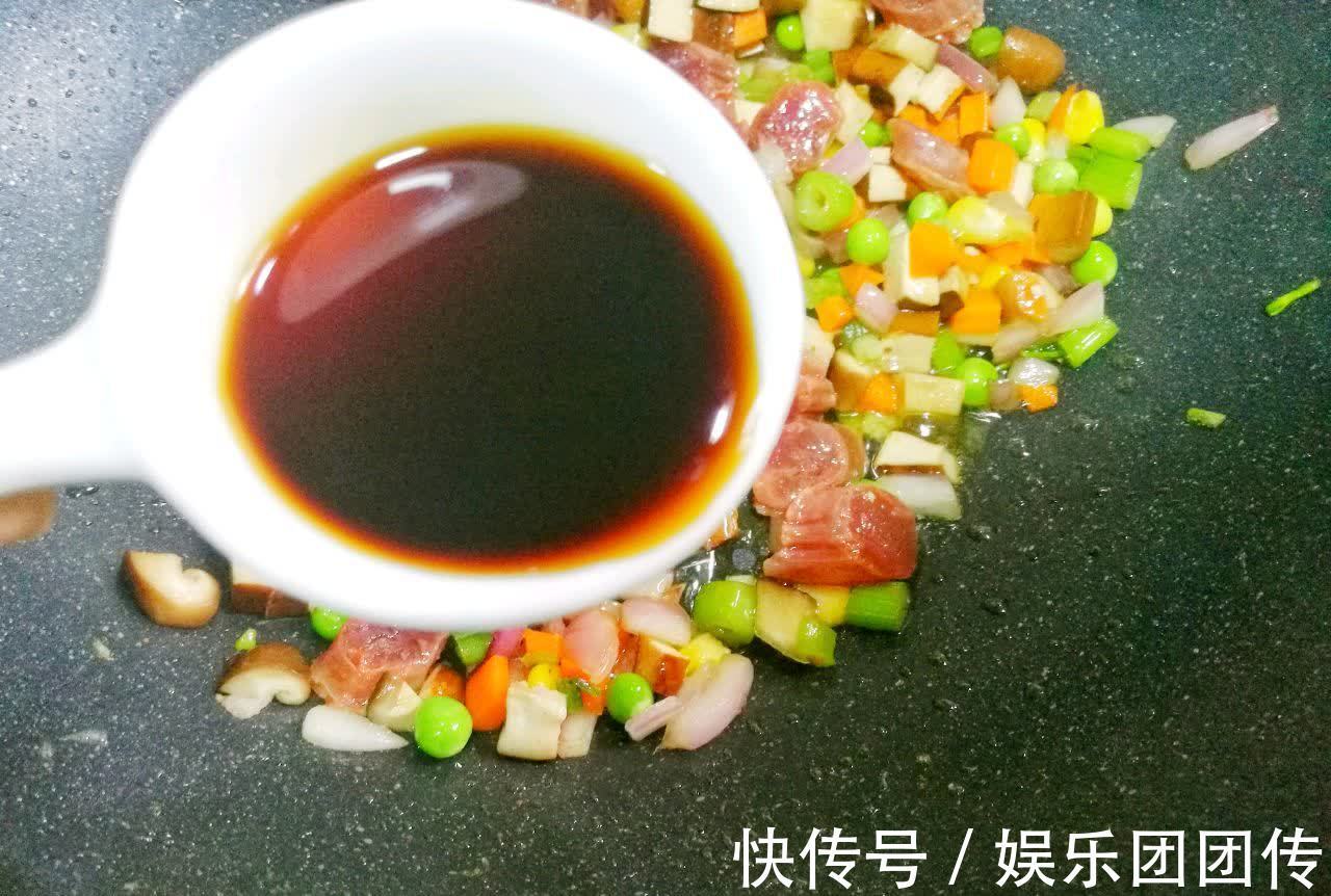 饭菜|懒人香菇香肠焖饭,做法简单,饭菜一锅出,省时又省力
