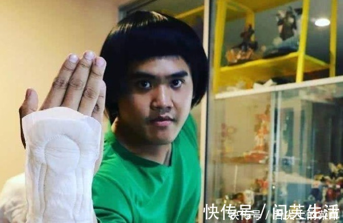 通灵兽|泰国小哥cos鸣人召唤通灵兽,将手变成了蛤蟆文太