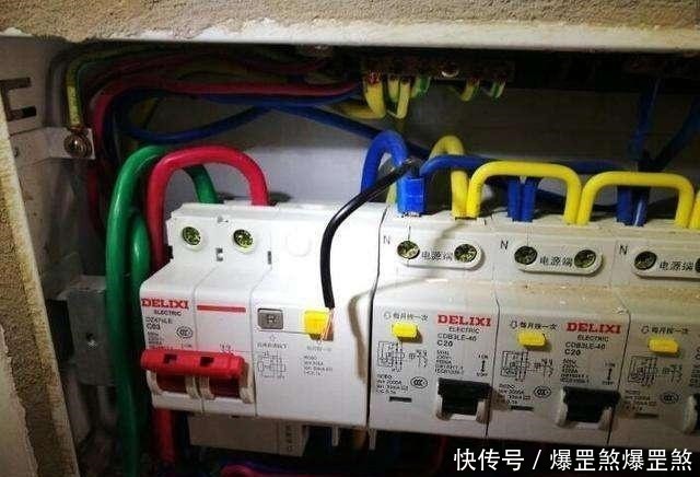 短路|漏保不间断跳闸，把零线跟火线相碰之后就不跳了，是什么原因！
