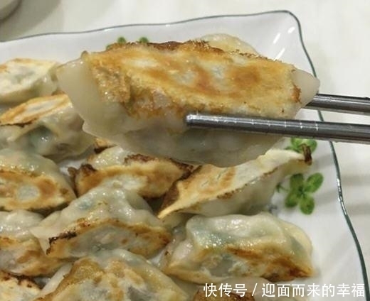 用水|教你10分钟把速冻饺子做成煎饺,终于不用水煮饺子!
