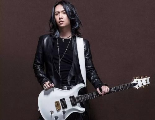 摇滚乐队|40岁张淇，Solo17年不火，加入黑豹8年不红，冤还是不冤？