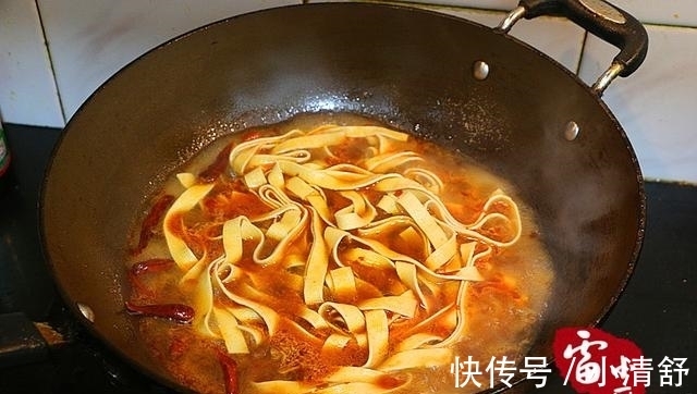 清盘|干豆腐别再凉拌了,按张亮的做法,上桌就被清盘,真好吃